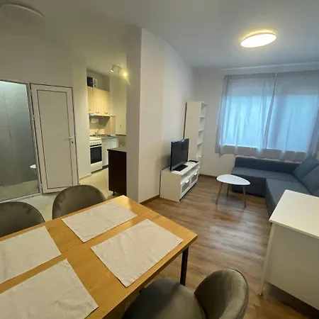 Center 2-br With Lovely Outdoor Area Appartement