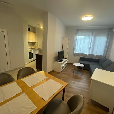 Center 2-br With Lovely Outdoor Area Appartement