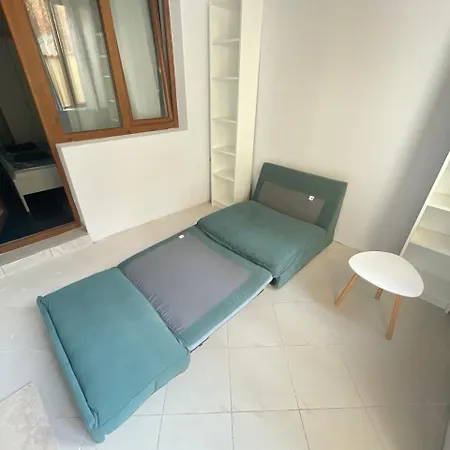 Apartment Center 2-br With Lovely Outdoor Area