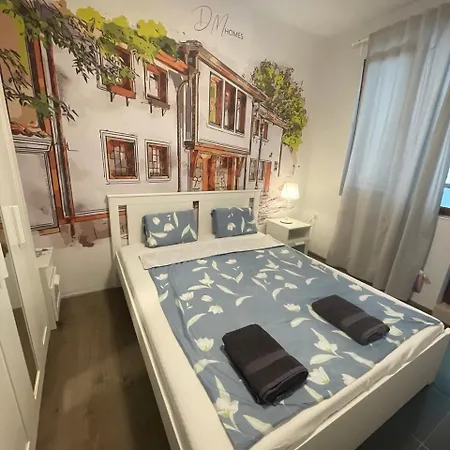 Appartement Center 2-br With Lovely Outdoor Area *