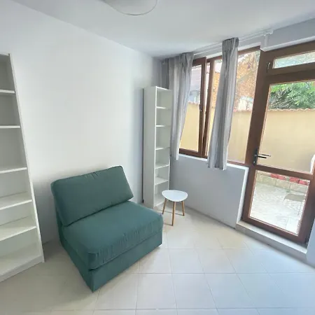 Center 2-br With Lovely Outdoor Area Appartement *